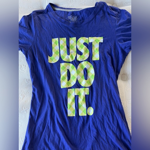 Nike women’s tee size small - Picture 3 of 3